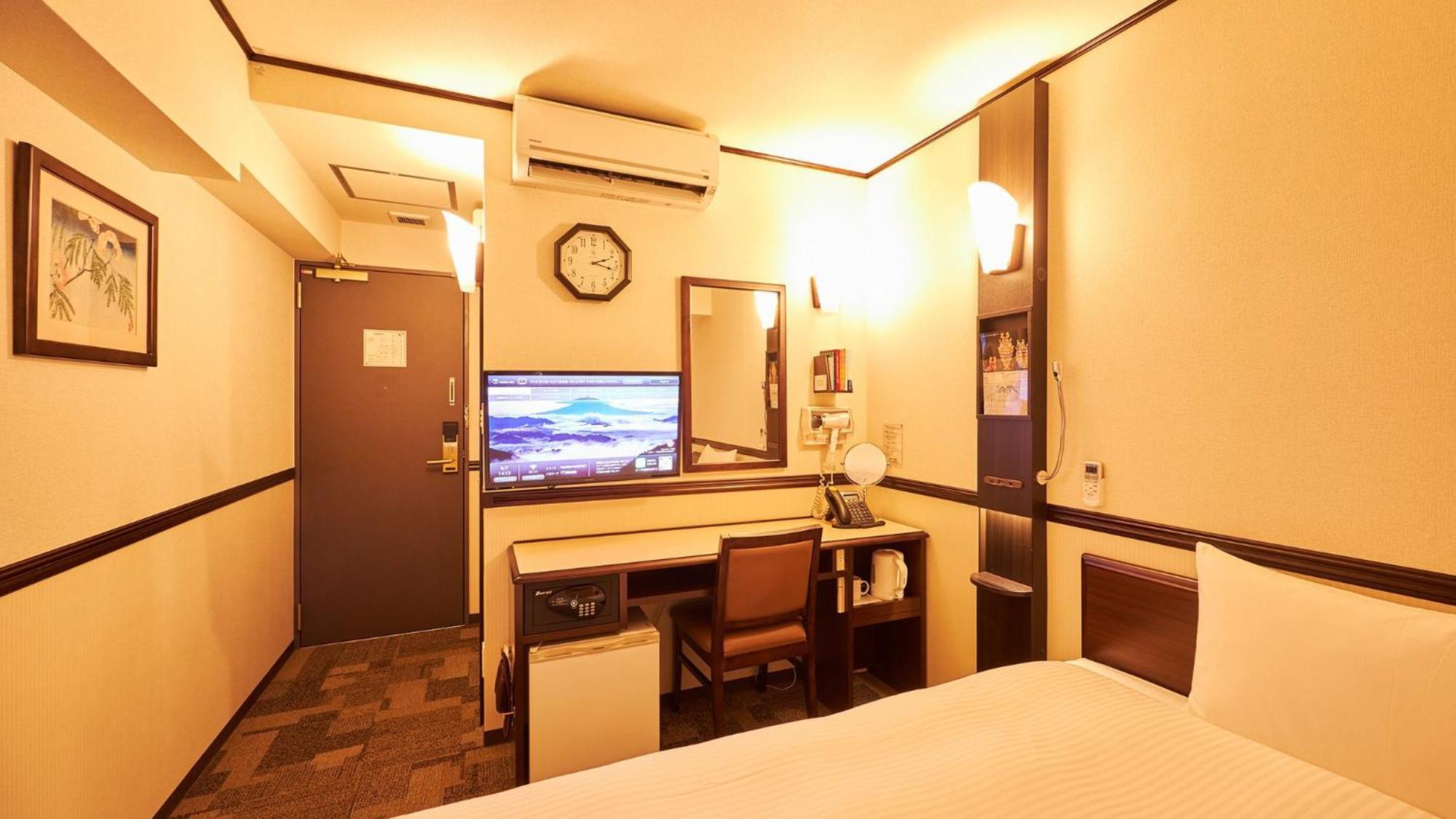 Toyoko Inn Kintetsu Yokkaichi Eki Kita Guchi Номер фото